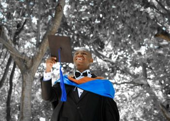 UCAS Submissions: Sustainable Grad Jobs Driving Employment