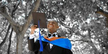 UCAS Submissions: Sustainable Grad Jobs Driving Employment