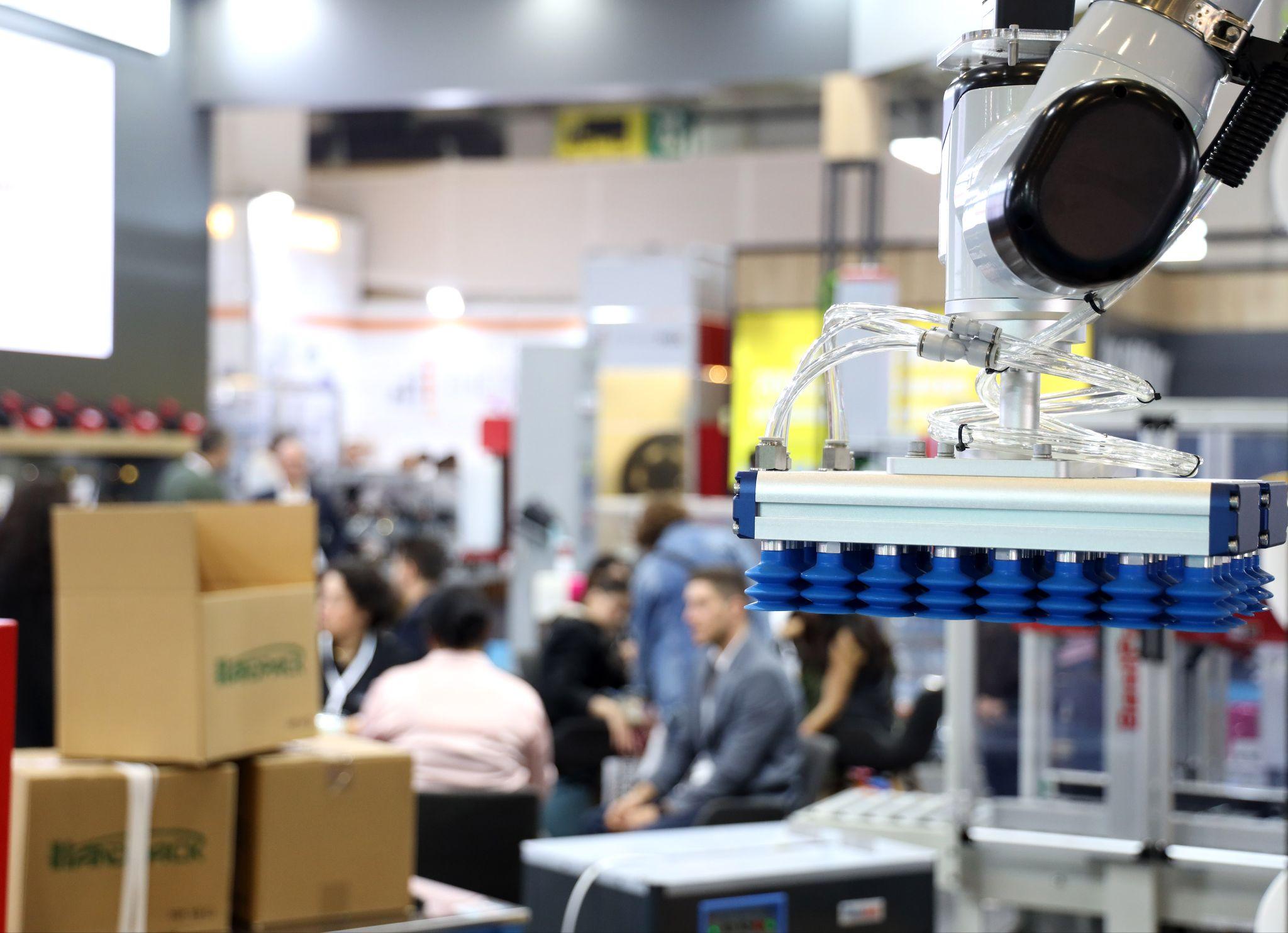 Trade fair organiser Reed Tüyap announces 31st Eurasia Packaging for October 2026: a robotic vacuum gripper lifting cartons on an exhibitor stand at Eurasia Packaging Istanbul